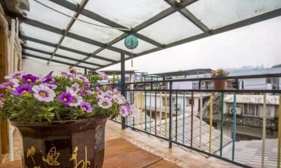 Zhangjiajie April Hostel Экстерьер фото