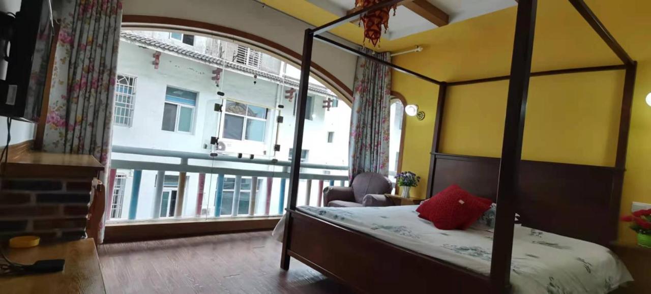 Zhangjiajie April Hostel Экстерьер фото