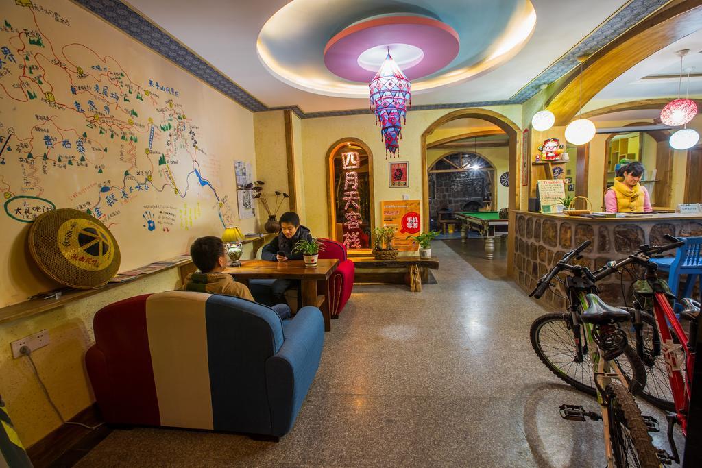 Zhangjiajie April Hostel Экстерьер фото