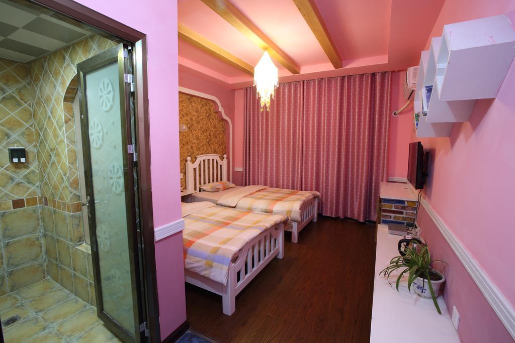 Zhangjiajie April Hostel Номер фото