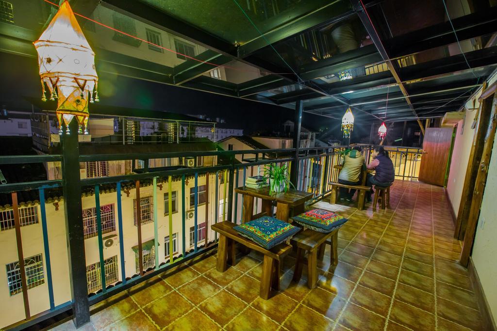 Zhangjiajie April Hostel Экстерьер фото