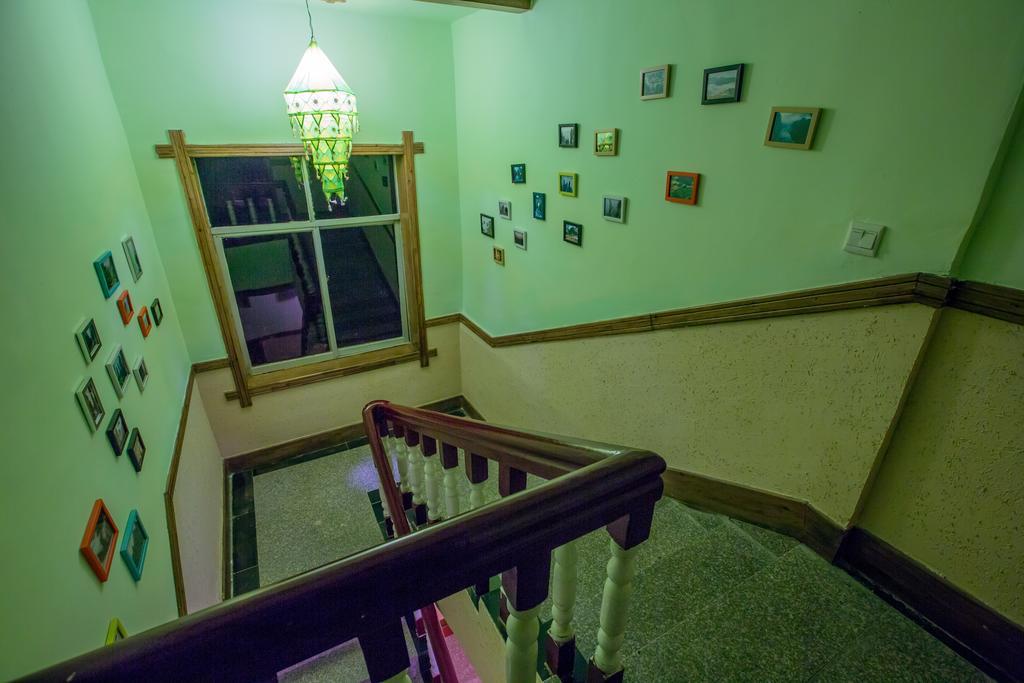 Zhangjiajie April Hostel Экстерьер фото